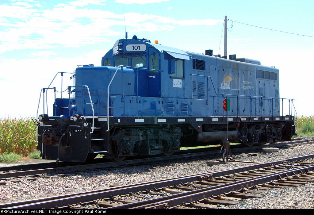 JLCX 101, EMD GP7, ex CNW 4287, ex CNW 1589, working at Farmers Cooperative